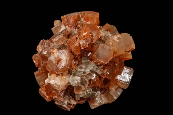 Pietra macro minerale di aragonite su sfondo nero — Foto Stock