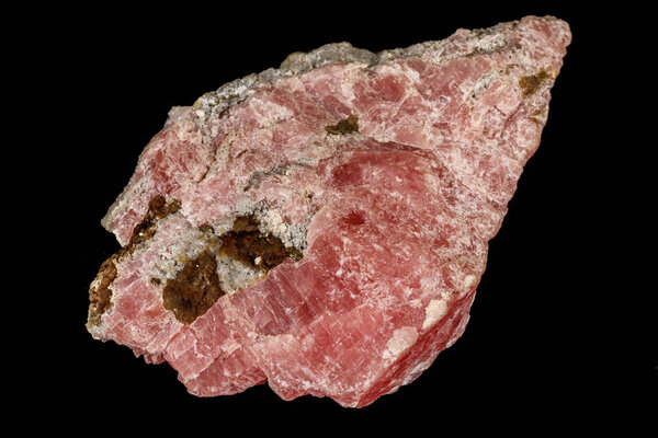 Минерал кальцита макро-камня на черном фоне
 