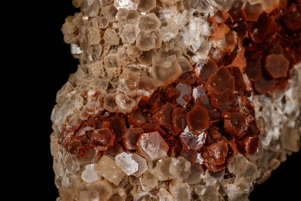 Pietra macro minerale di aragonite su sfondo nero — Foto Stock