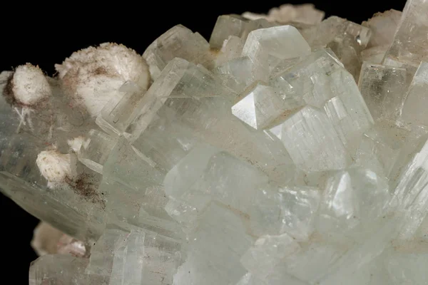 Makro kamień Apophyllite mineralnych na czarnym tle — Zdjęcie stockowe