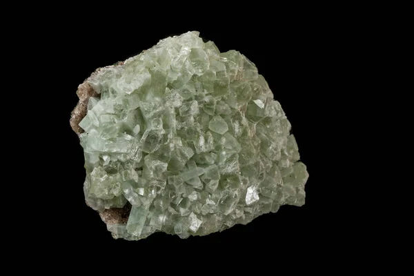 Macro pedra Apophyllite mineral sobre fundo preto — Fotografia de Stock