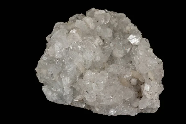 Macro pedra mineral aragonita sobre um fundo preto — Fotografia de Stock