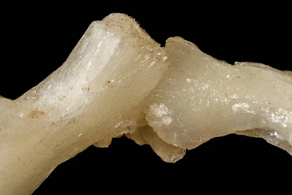 Macro d'une pierre Minéral Stilbite sur fond noir — Photo