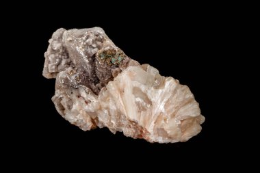 Beyaz siyah üzerinde makro taş albite mineral ikap