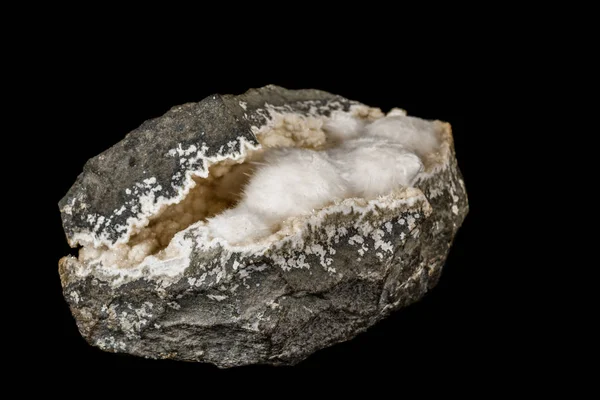 Makró kő Stilbite ásványi fehér fekete közelről — Stock Fotó