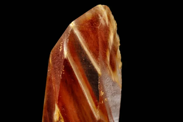 Макрос з мінерального кварцового каменю з лепідокрокітом на чорному спині — стокове фото