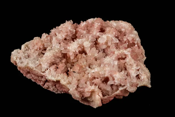 Pedra macro mineral ametista de quartzo rosa sobre um fundo preto — Fotografia de Stock