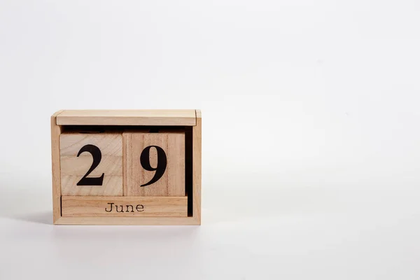 Дерев'яний календар 29 червня на білому тлі — стокове фото