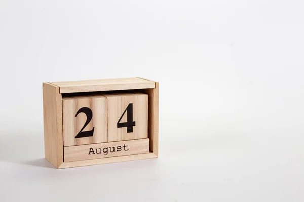 Дерев'яний календар 24 серпня на білому тлі — стокове фото