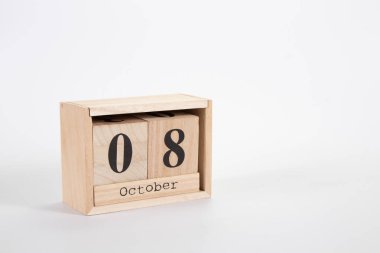 Ahşap takvim: Beyaz arkaplan üzerinde Ekim 08 