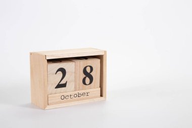 Ahşap takvim, 28 Ekim, beyaz arkaplan 