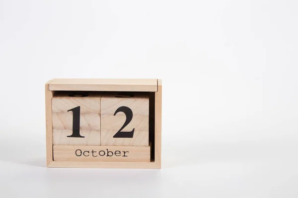 Holzkalender 12. Oktober auf weißem Hintergrund — Stockfoto