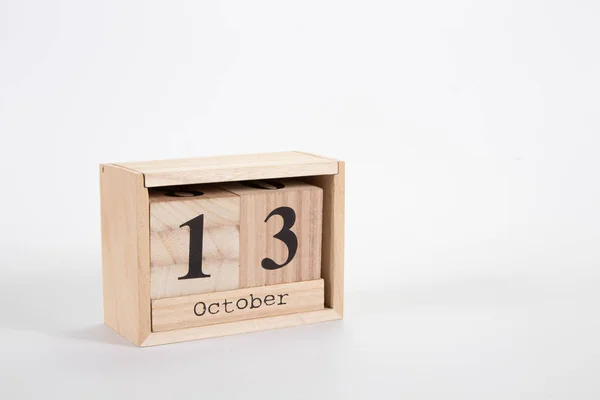 Holzkalender 13. Oktober auf weißem Hintergrund — Stockfoto