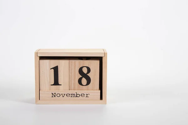 Holzkalender 18. November auf weißem Hintergrund — Stockfoto