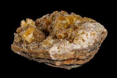 siyah arka plan üzerinde makro mineral florit taş