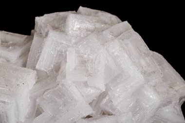 siyah arka plan üzerinde makro mineral florit taş