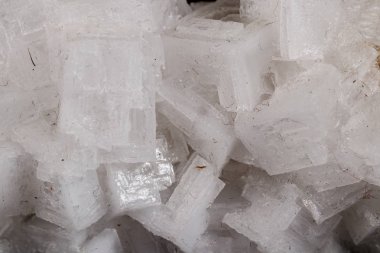 siyah arka plan üzerinde makro mineral florit taş