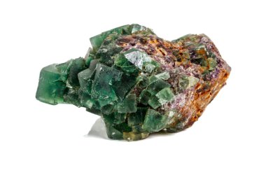 Beyaz arka planda makro taş Florit minerali