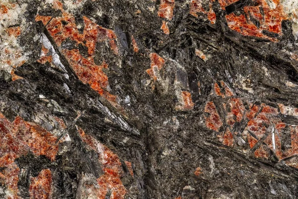Macro van een steen stibnite mineraal op een witte achtergrond — Stockfoto