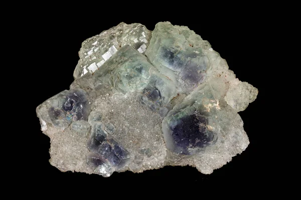 Batu fluorit mineral makro pada latar belakang hitam — Stok Foto