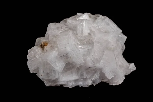 Makromineral Fluorit Stein auf schwarzem Hintergrund — Stockfoto