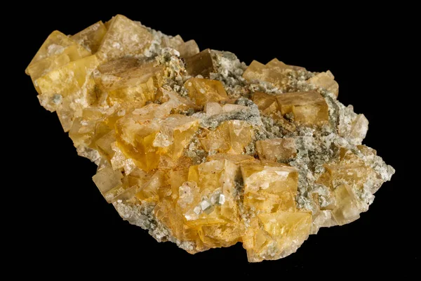 Macro steen fluoriet mineraal op zwarte achtergrond — Stockfoto