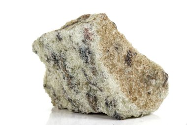 Beyaz arka plan üzerinde makro taş Apatit minerali