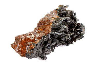 Beyaz arka plan üzerinde makro taş Apatit minerali