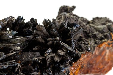 Beyaz arka plan üzerinde makro taş Apatit minerali