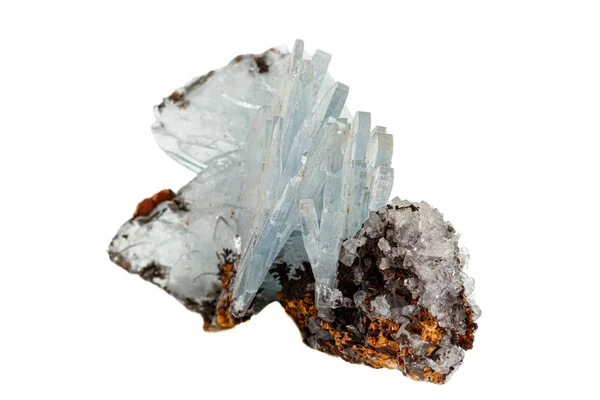 Macro piedra mineral Apatite sobre fondo blanco — Foto de Stock