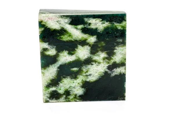 Makró kő Nephrit ásványi fehér háttér — Stock Fotó