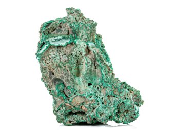 Beyaz arka planda makro taş Malachite mineral