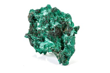 Beyaz arka planda makro taş Malachite mineral