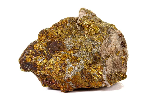 Macro pedra Bornite mineral sobre fundo branco — Fotografia de Stock