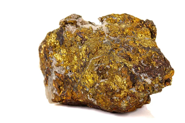 Makrostein Bornit Mineral auf weißem Hintergrund — Stockfoto