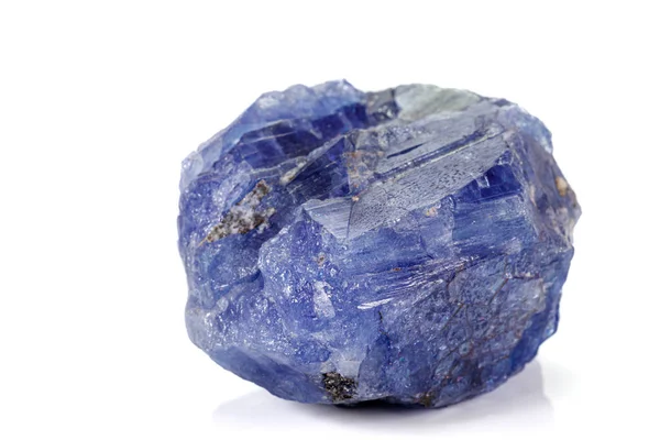 Macro blu tormalina minerale pietra su sfondo bianco — Foto Stock