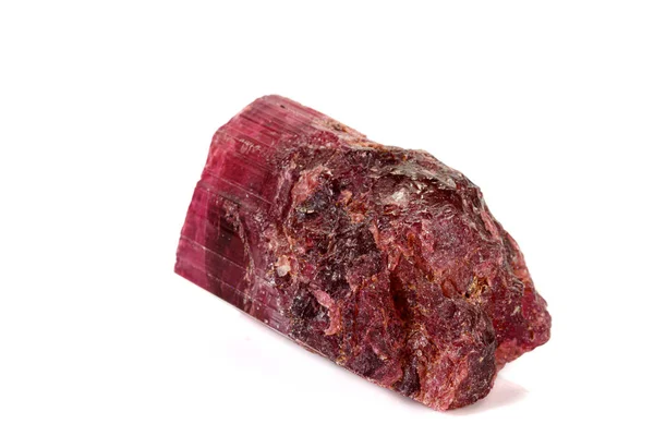 Macro Red Tourmaline mineral Stone på vit bakgrund — Stockfoto