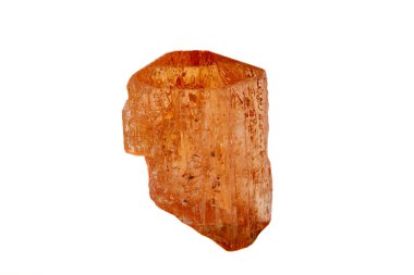 Beyaz arka plan üzerinde makro turmalin mineral taş 