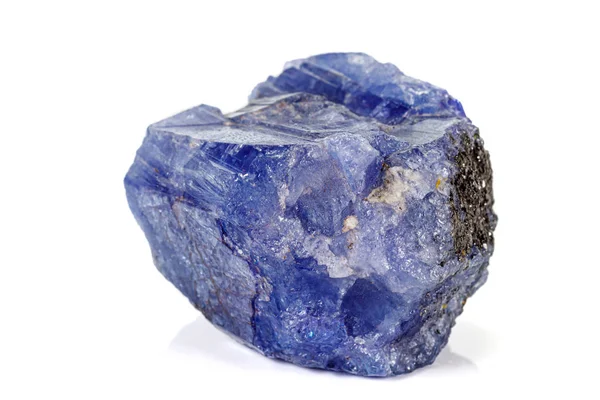 Macro azul turmalina piedra mineral sobre fondo blanco — Foto de Stock