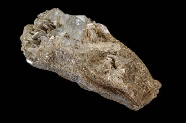 Siyah arka plan üzerinde makro taş Topaz minerali