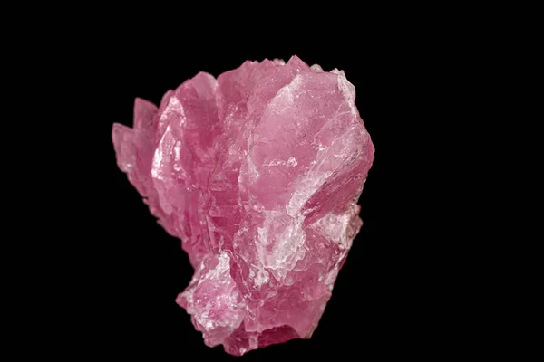 Makró rózsaszín kvarc ásványi kő fekete háttér — Stock Fotó