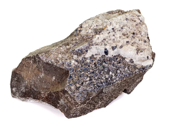 Makro kamień Aegirine w charoite na białym tle — Zdjęcie stockowe