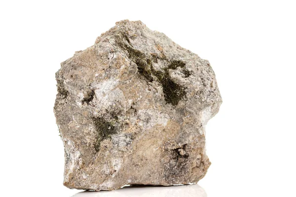 Macro van een minerale steen vesuvianiet op een witte achtergrond — Stockfoto