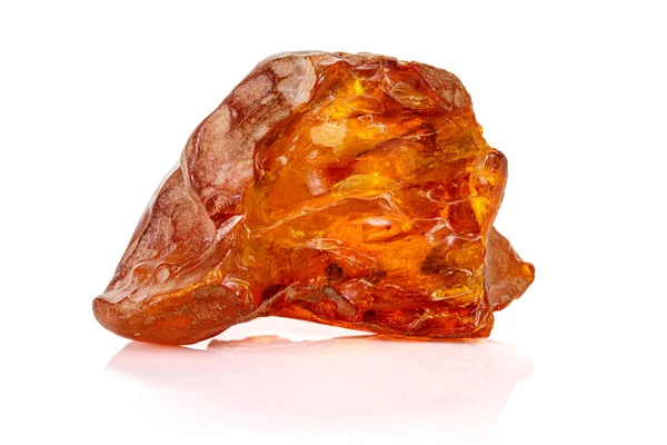 Macro pietra ambra minerale su sfondo bianco — Foto Stock