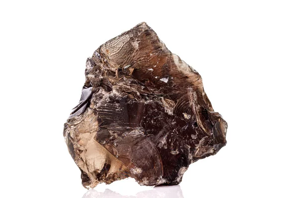 Macro steen minerale Smoky Quartz op een witte achtergrond — Stockfoto