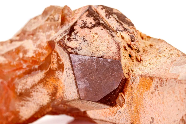 Rhinestone mineral de piedra macro sobre un fondo blanco — Foto de Stock