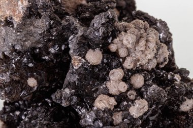 Beyaz arka planda makro taş derz madeni