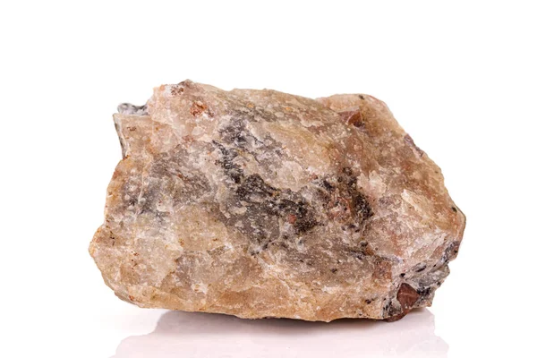 Makrostein Zirkon Mineral auf weißem Hintergrund — Stockfoto