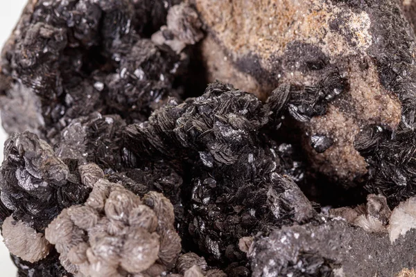 Makro kő groutite ásványi fehér háttér — Stock Fotó