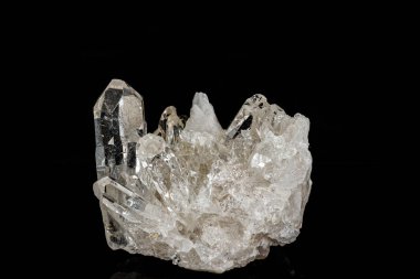 Makro mineral taş rhinestone, siyah backgrou üzerinde kaya kristali